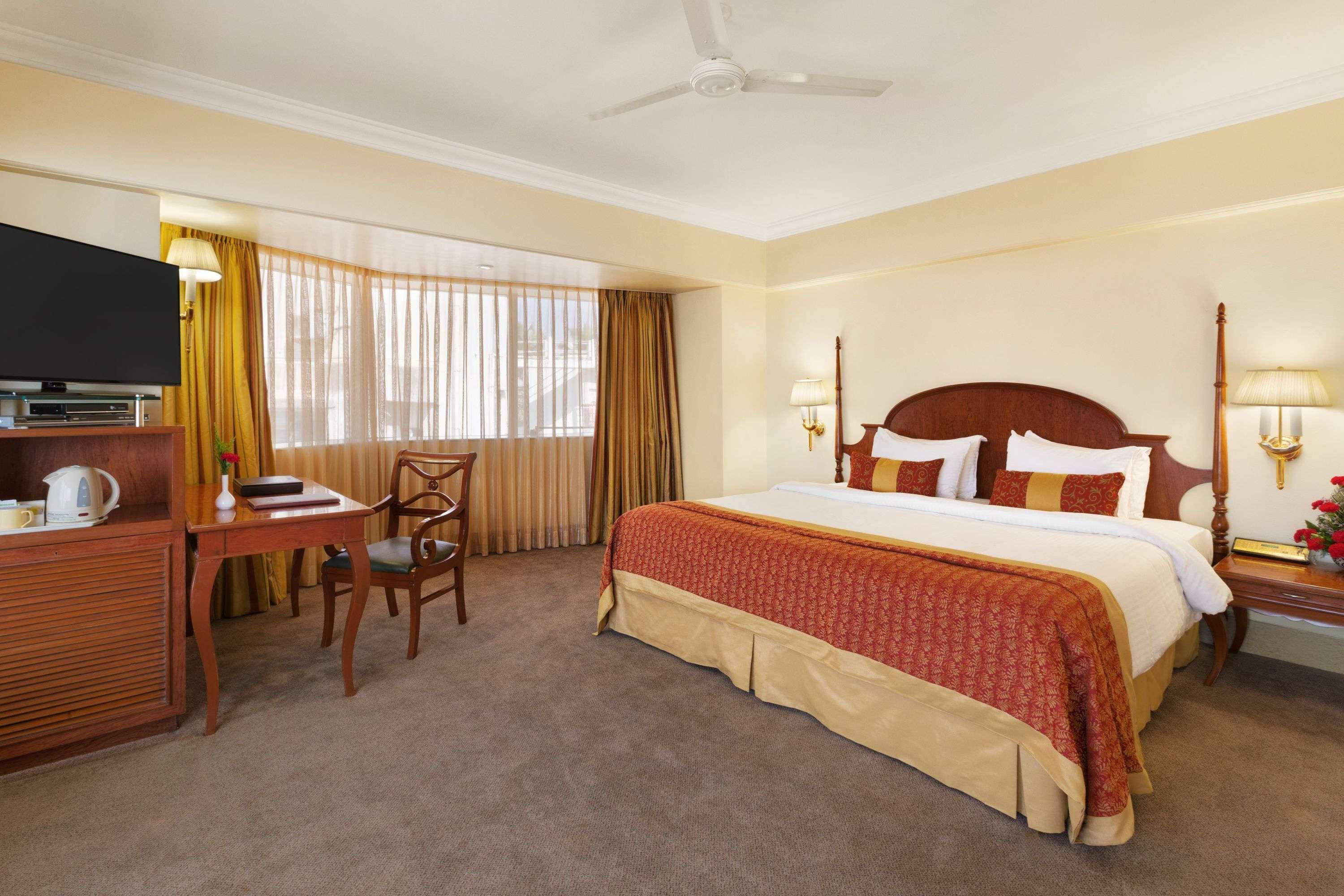 라마다 플라자 바이 윈덤 팜 그로브 호텔 뭄바이 외부 사진 A room at the hotel