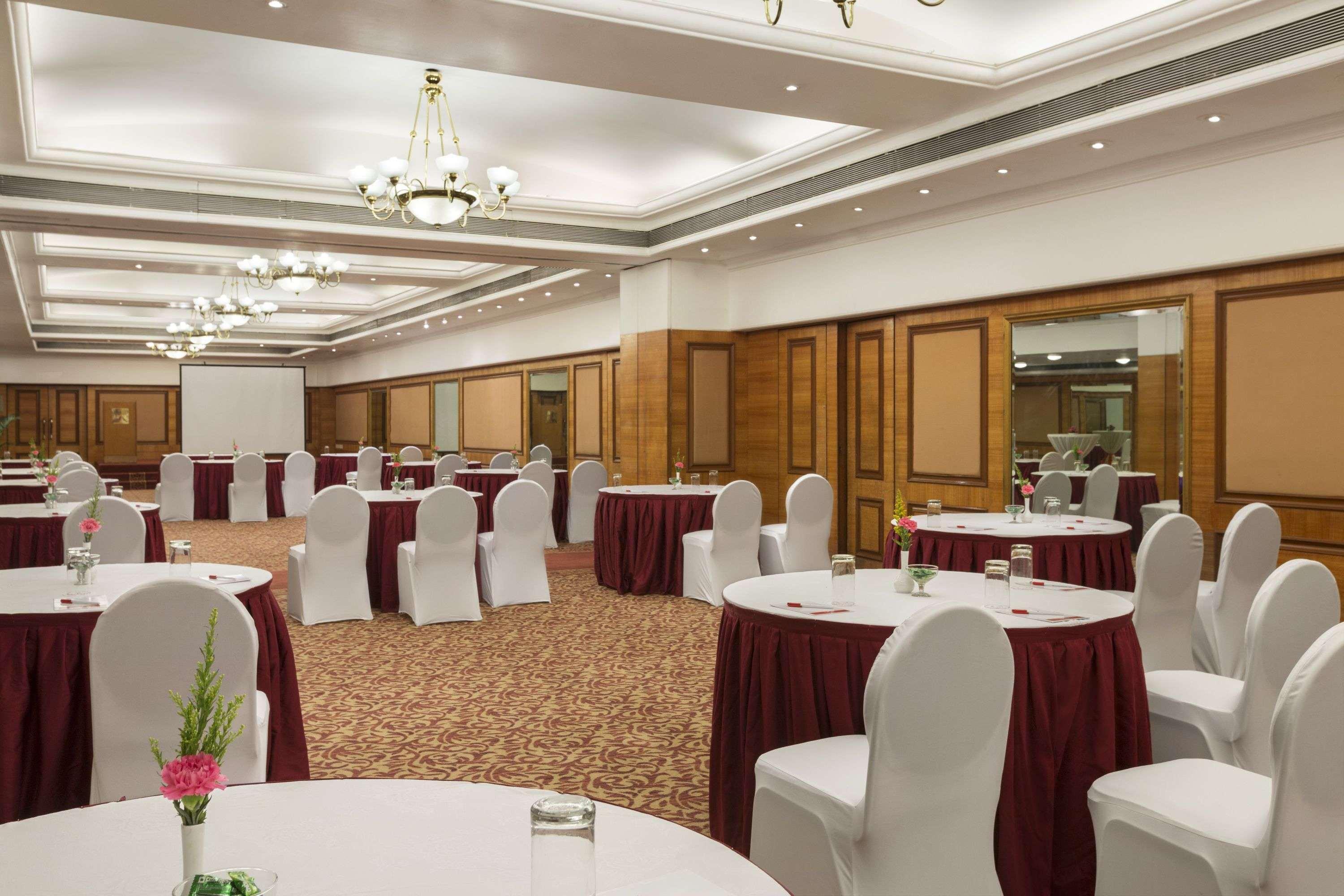 라마다 플라자 바이 윈덤 팜 그로브 호텔 뭄바이 외부 사진 The Imperial Ball Room