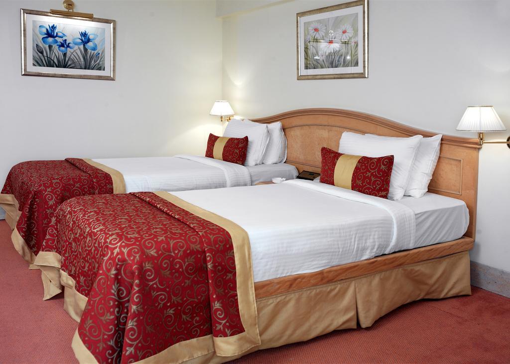 라마다 플라자 바이 윈덤 팜 그로브 호텔 뭄바이 외부 사진 A guest room at the hotel