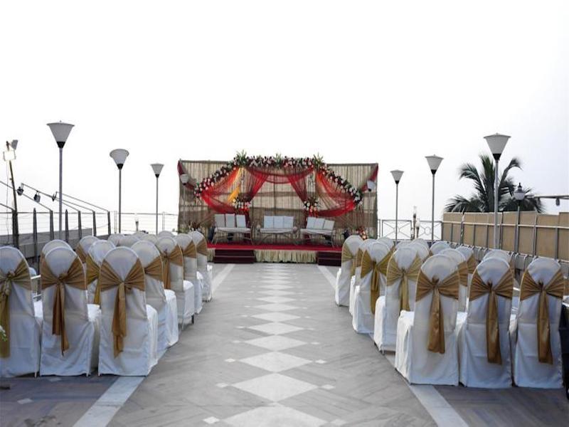 라마다 플라자 바이 윈덤 팜 그로브 호텔 뭄바이 외부 사진 A wedding in India